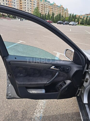 Mercedes C 200 2001, 318,000 km - 2.0 л - Sumqayıt