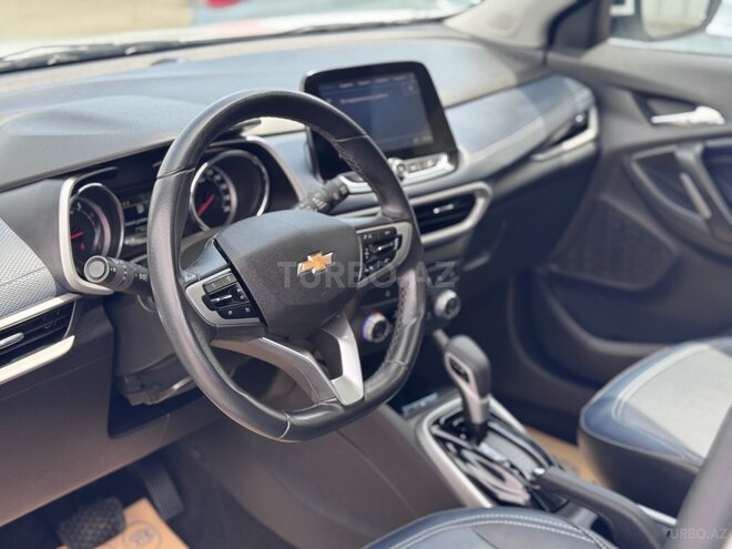 Chevrolet Tracker-7
