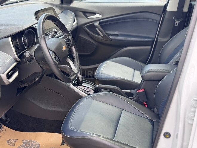 Chevrolet Tracker-9