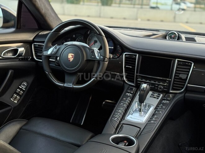 Porsche Panamera GTS-3