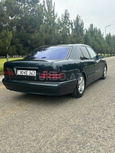 Mercedes E 220 d 2001, 811,700 km - 2.2 l - Masallı