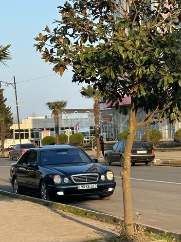Mercedes E 220 d 2001, 811,700 km - 2.2 l - Masallı