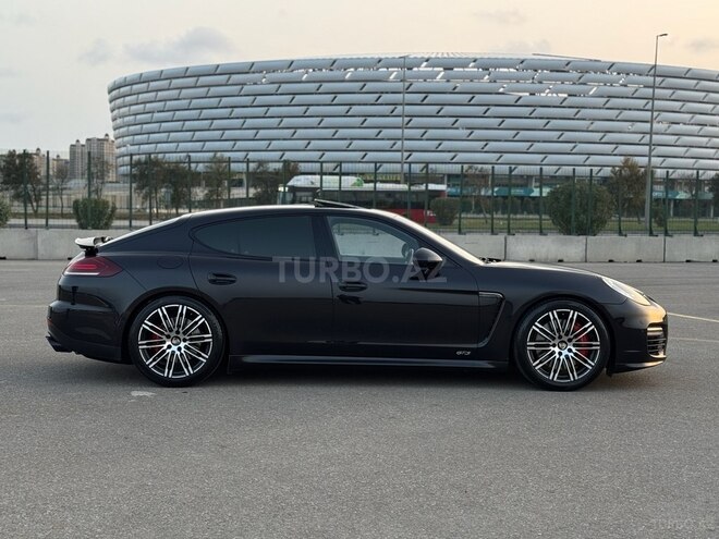 Porsche Panamera GTS-8