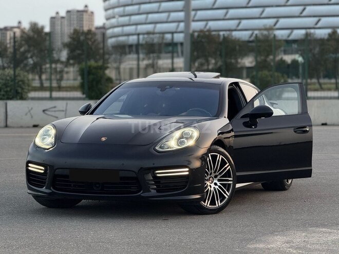 Porsche Panamera GTS-4