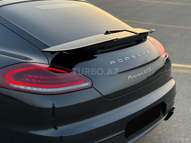 Porsche Panamera GTS-7