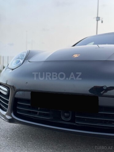 Porsche Panamera GTS-6