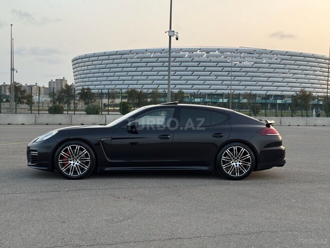 Porsche Panamera GTS-11