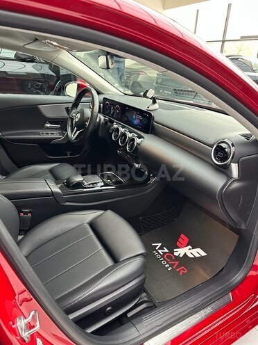Mercedes A 220-10