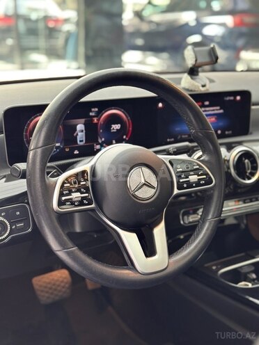 Mercedes A 220-14