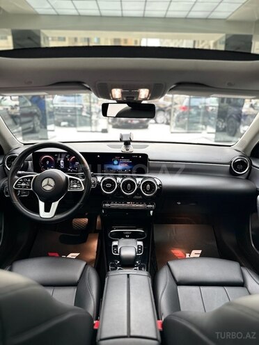 Mercedes A 220-12