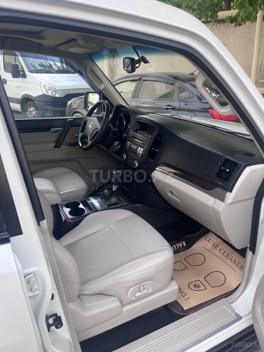 Mitsubishi Pajero 2010, 180,000 km - 3.5 l - Bakı