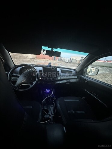 Mitsubishi L200 2011, 391,000 km - 2.5 l - Bakı