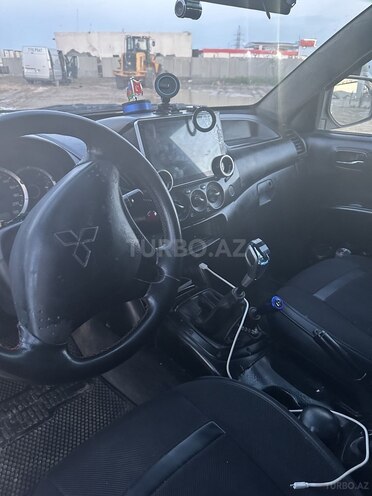 Mitsubishi L200 2011, 391,000 km - 2.5 l - Bakı