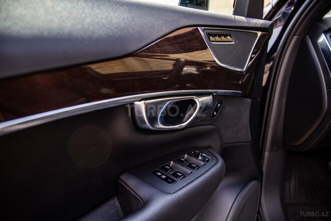 Volvo XC90-13