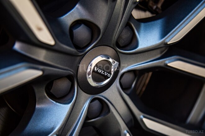 Volvo XC90-11