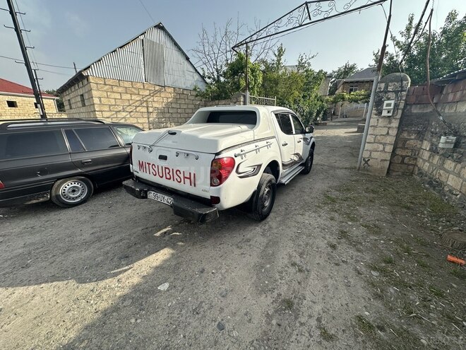 Mitsubishi L200 2011, 391,000 km - 2.5 l - Bakı
