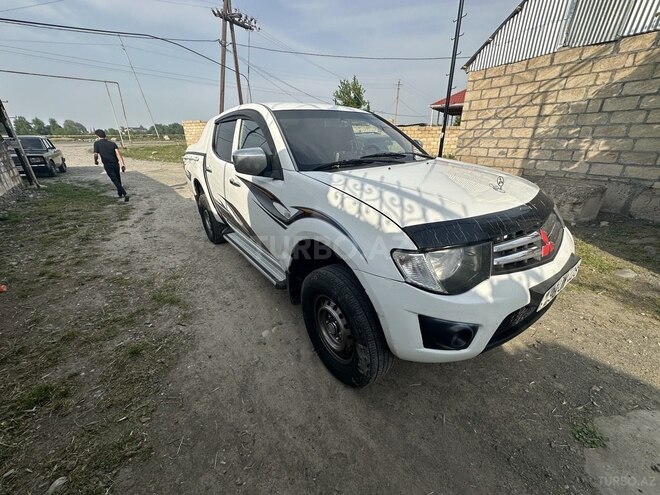 Mitsubishi L200 2011, 391,000 km - 2.5 l - Bakı