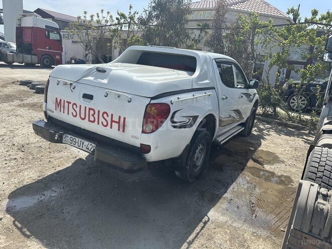 Mitsubishi L200 2011, 391,000 km - 2.5 l - Bakı