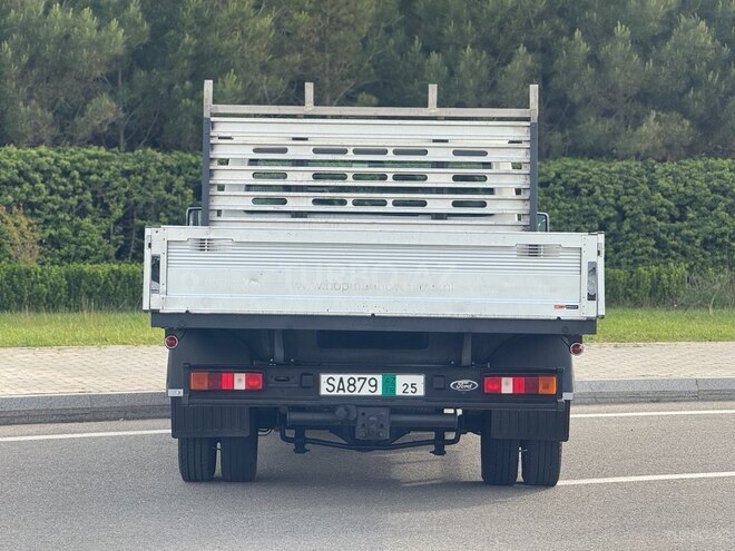 Ford Transit-10