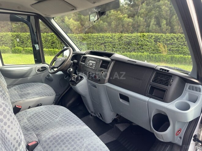 Ford Transit-8