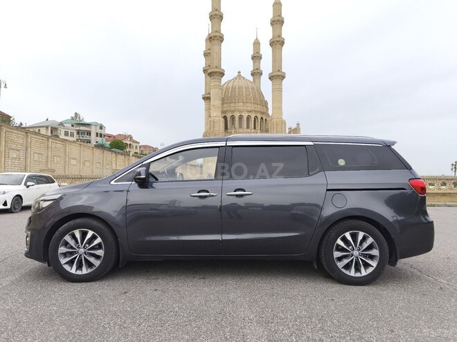 Kia Carnival-4