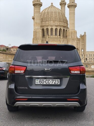 Kia Carnival-2