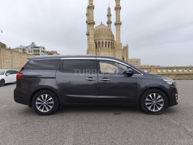 Kia Carnival-3