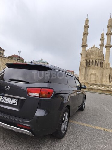 Kia Carnival-8