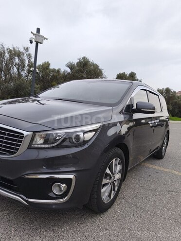 Kia Carnival-5
