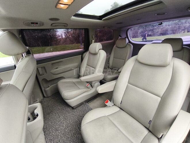 Kia Carnival-18