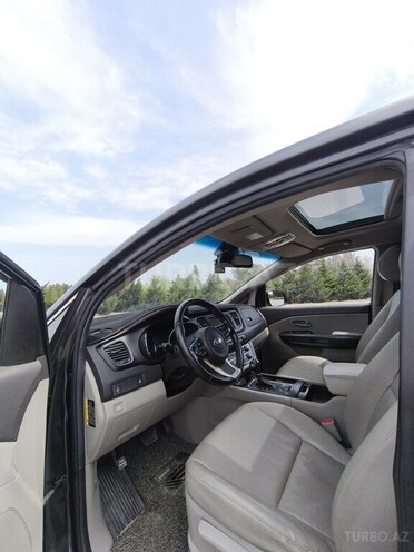 Kia Carnival-13