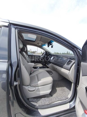 Kia Carnival-14