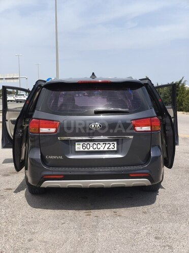 Kia Carnival-9