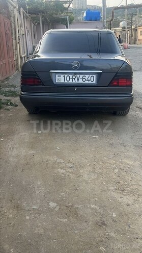 Mercedes E 220 1995, 441,000 km - 2.2 l - Bakı