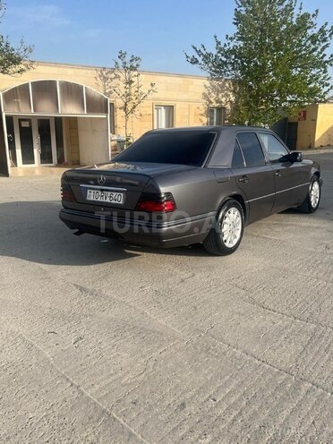 Mercedes E 220 1995, 441,000 km - 2.2 l - Bakı