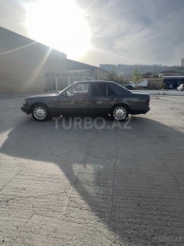 Mercedes E 220 1995, 441,000 km - 2.2 l - Bakı