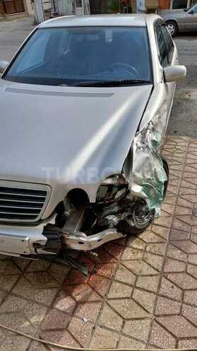 Mercedes E 270 2001, 180,000 km - 2.7 l - Bakı