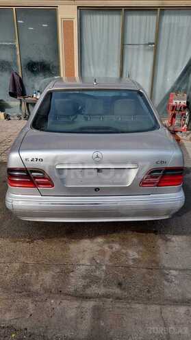 Mercedes E 270 2001, 180,000 km - 2.7 l - Bakı