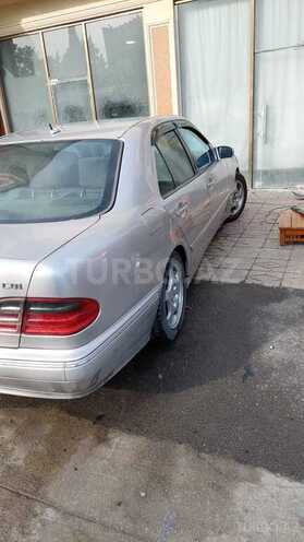 Mercedes E 270 2001, 180,000 km - 2.7 l - Bakı