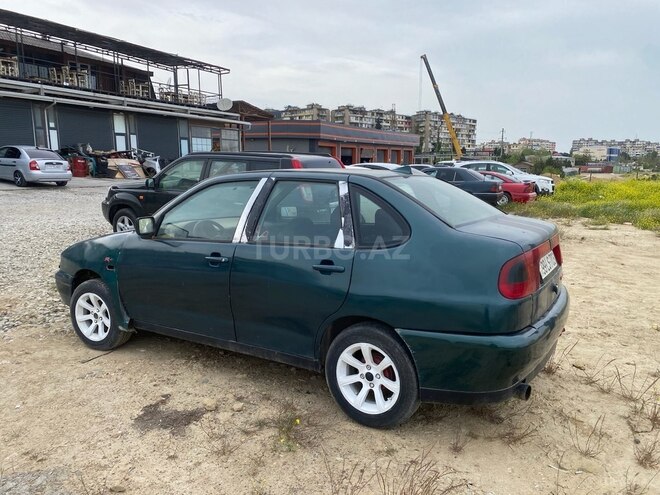 Volkswagen Polo 1995, 220,000 km - 1.6 l - Bakı