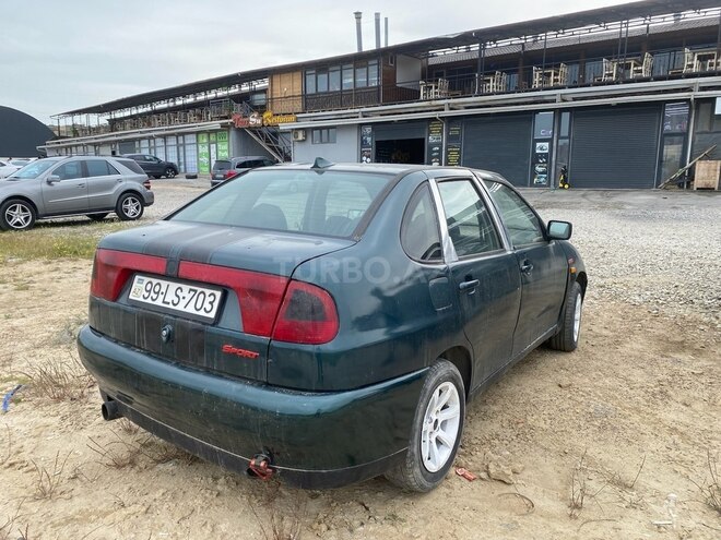 Volkswagen Polo 1995, 220,000 km - 1.6 l - Bakı