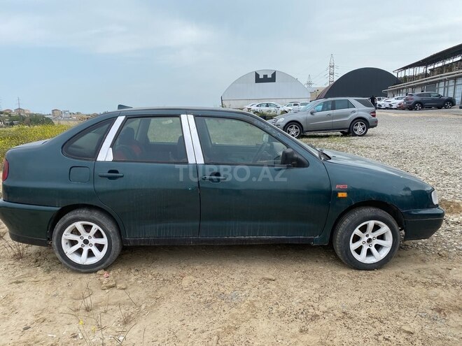 Volkswagen Polo 1995, 220,000 km - 1.6 l - Bakı