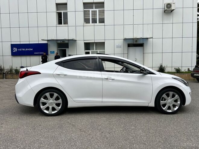 Hyundai Elantra 2012, 287,000 km - 1.8 l - Qusar