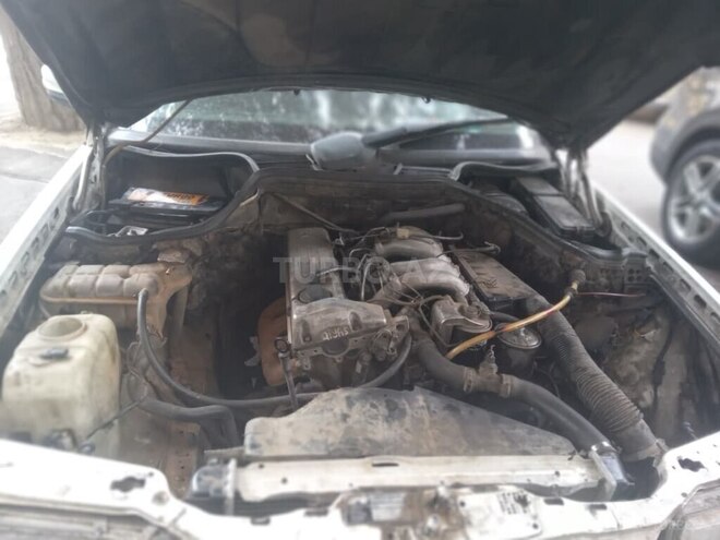 Mercedes E 200 d 1988, 387,500 km - 2.0 l - Bakı
