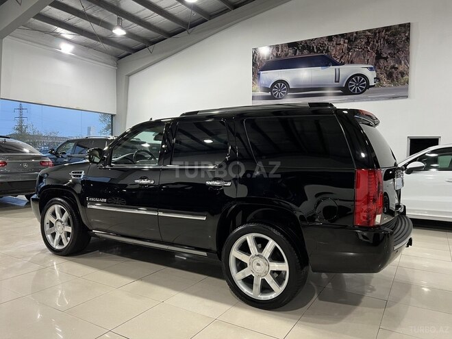 Cadillac Escalade-8