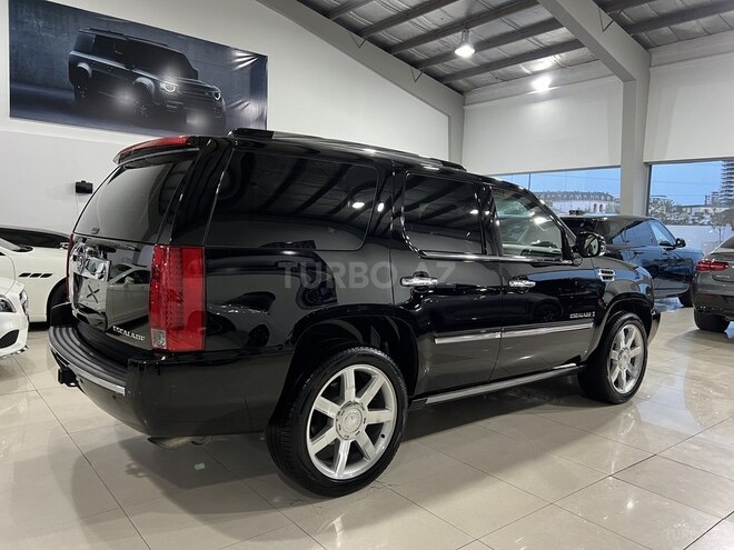 Cadillac Escalade-6