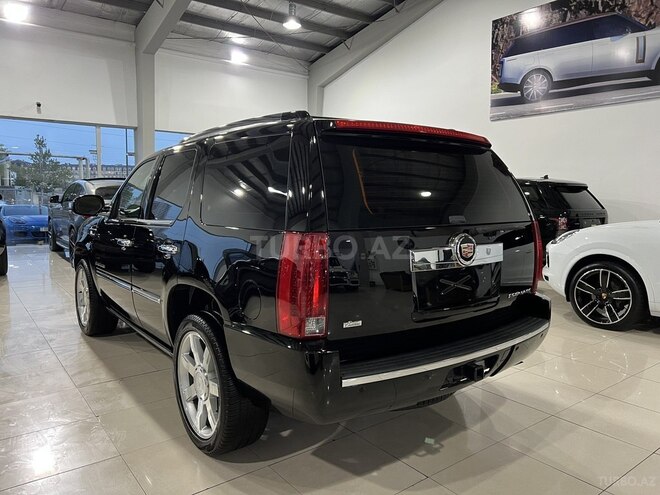 Cadillac Escalade-7