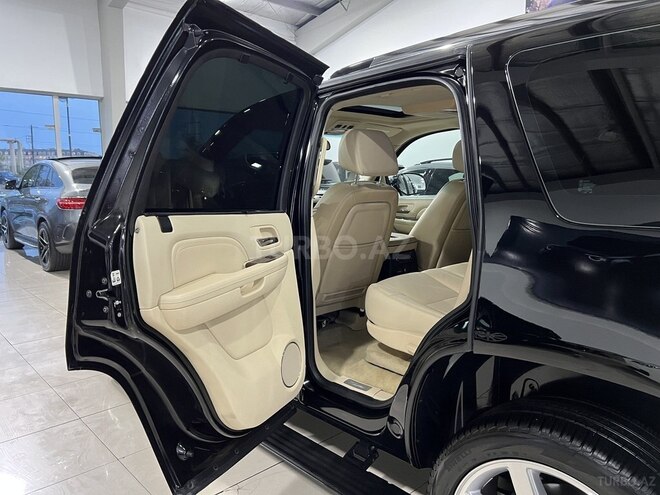 Cadillac Escalade-12