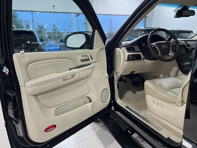 Cadillac Escalade-18