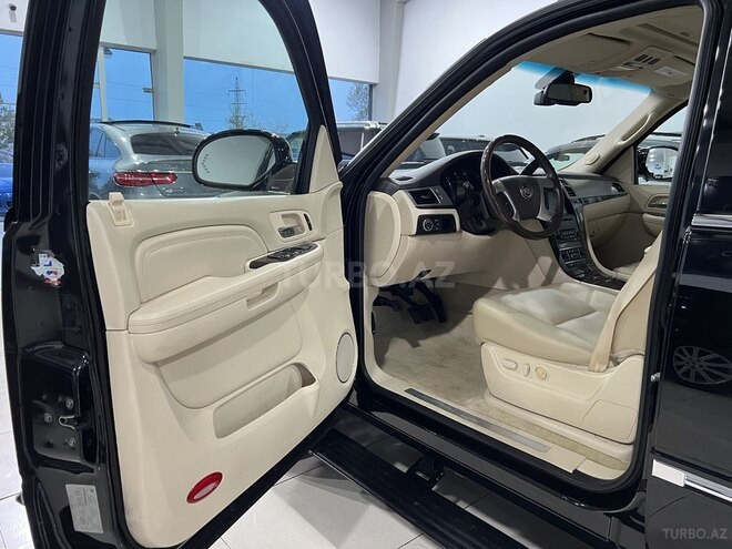 Cadillac Escalade-11